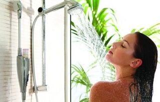 Puedes tomar una ducha contrastante para varicosos